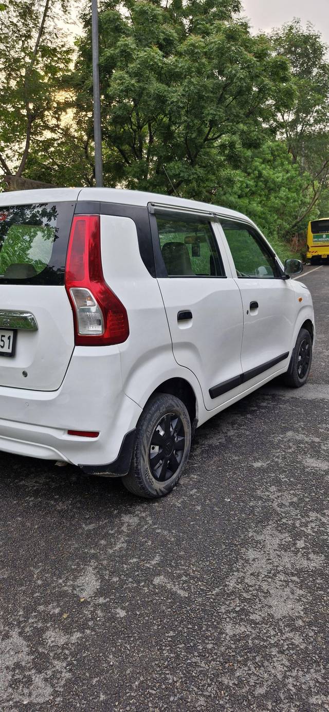 https://images10.gaadi.com/usedcar_image/4614664/original/processed_d89e6b3c133b3bb0f3a6499a8bb0e9ab.jpg?imwidth=6402