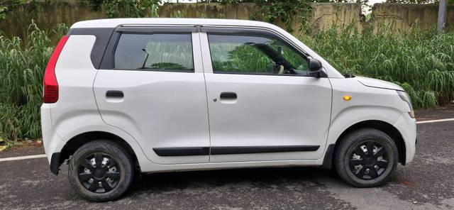 https://images10.gaadi.com/usedcar_image/4614664/original/processed_df734f27280179462b64be8bca6e233e.jpg?imwidth=6401