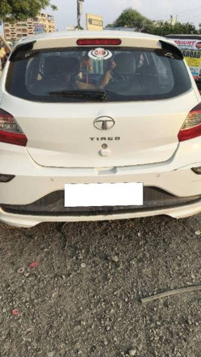 https://images10.gaadi.com/usedcar_image/4614684/original/processed_864f453c-4444-41a6-b4a1-9a022f438e4f.jpeg?imwidth=6401