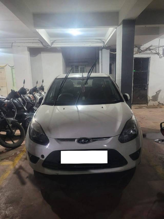 https://images10.gaadi.com/usedcar_image/4614750/original/processed_c9874fa1-00a7-4087-a60a-b2e43c689cc9.jpg?imwidth=6400
