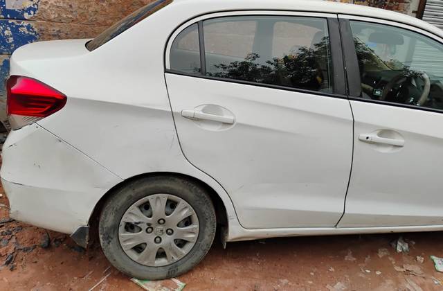 https://images10.gaadi.com/usedcar_image/4614775/original/68fe9547-1694-4cd2-86ac-2b2b720a1484.jpg?imwidth=6402