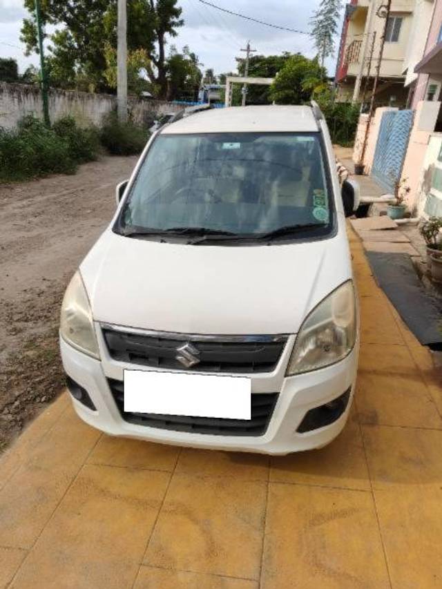 https://images10.gaadi.com/usedcar_image/4614883/original/processed_cede9f15-782f-446a-a350-94f81928ee84.jpg?imwidth=6401