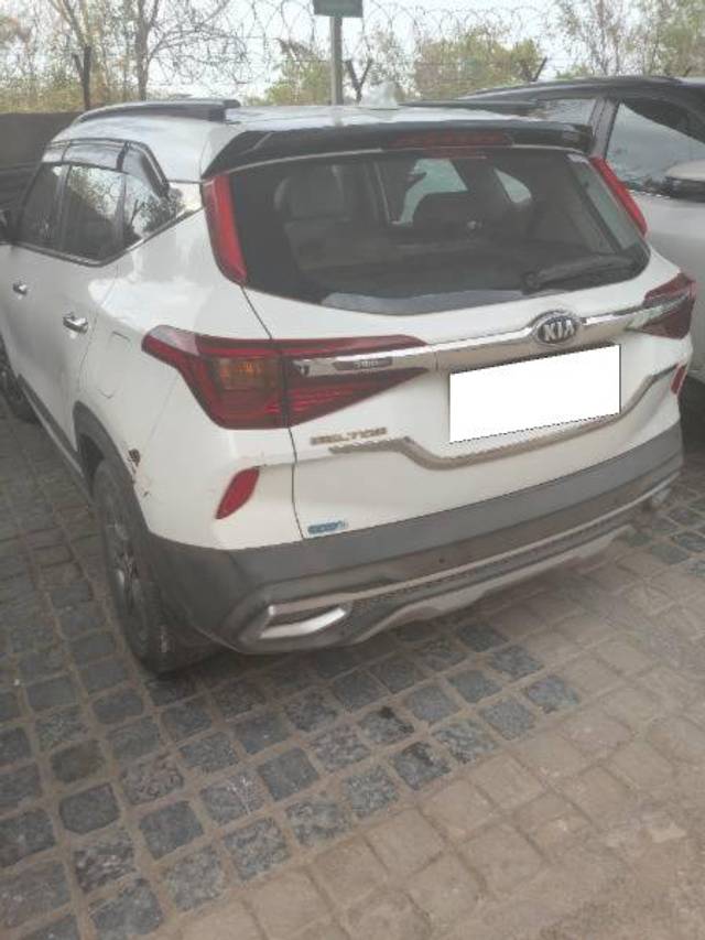 https://images10.gaadi.com/usedcar_image/4614929/original/processed_7327fbcb-ca31-45a3-9400-fa0e31b0f1e3.jpg?imwidth=6401