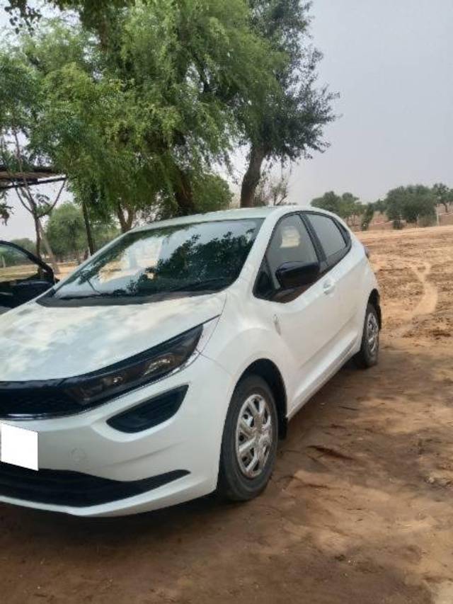 https://images10.gaadi.com/usedcar_image/4614944/original/processed_3ca33b4c-4641-40c4-945b-1fc07daa5879.jpg?imwidth=6400