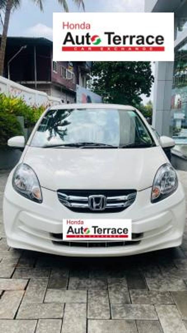 https://images10.gaadi.com/usedcar_image/4614952/original/983009043c4d172c047a09f72b626cef.jpg?imwidth=6400