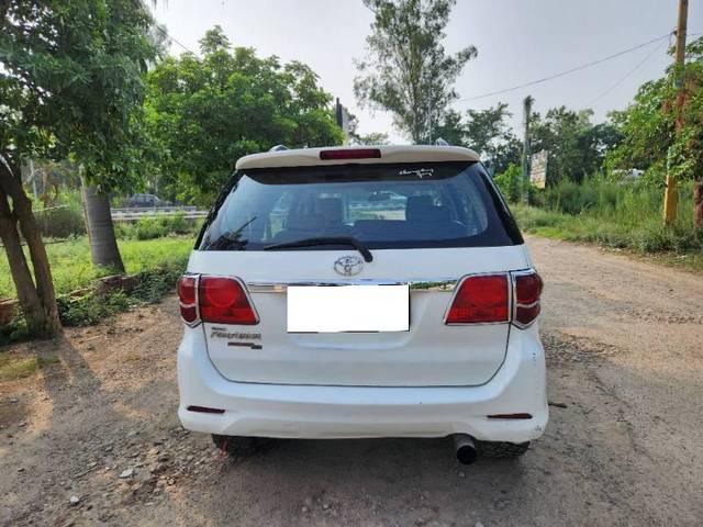 https://images10.gaadi.com/usedcar_image/4614963/original/processed_758b9b7e-b74c-4f6f-9abe-3ec71503d629.jpg?imwidth=6401