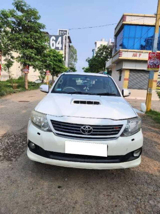 https://images10.gaadi.com/usedcar_image/4614963/original/processed_eed4f198-eaf6-4eb1-a382-176dba2ed696.jpg?imwidth=6402