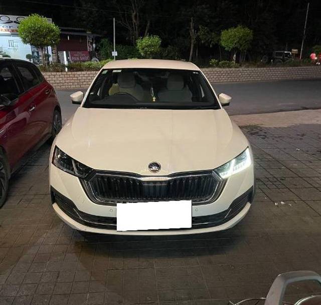 https://images10.gaadi.com/usedcar_image/4614971/original/processed_d834825e-9426-4636-b092-9cfc2027db4a.jpeg?imwidth=6400