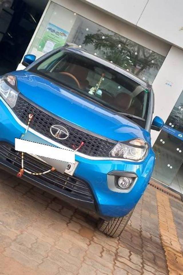 https://images10.gaadi.com/usedcar_image/4614994/original/processed_65e171a8-f74f-4302-8713-11315a0d357e.jpg?imwidth=6402