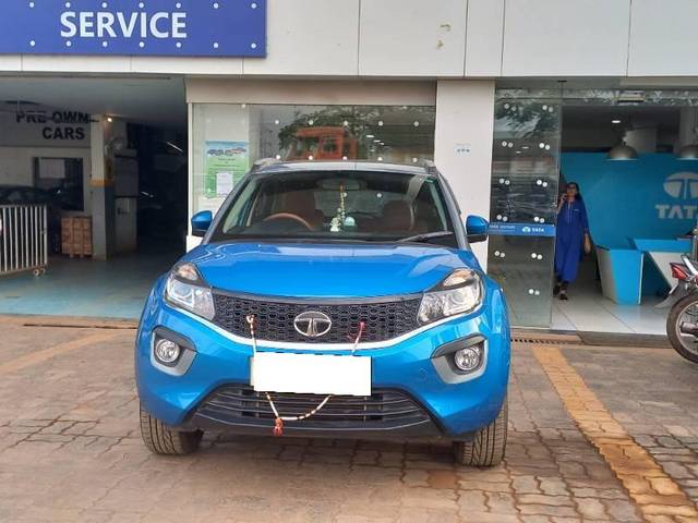https://images10.gaadi.com/usedcar_image/4614994/original/processed_e8cd18ff-12f1-474b-9c78-748d99204322.jpg?imwidth=6400