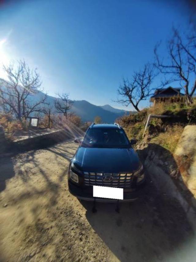 https://images10.gaadi.com/usedcar_image/4615015/original/processed_f742c2ea-6f4c-4433-b3ed-9d9500e5037b.jpg?imwidth=6401