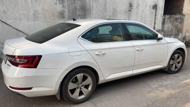 https://images10.gaadi.com/usedcar_image/4615021/original/processed_431bc539-0055-45e0-bf99-3905b1a01be5.jpeg?imwidth=6401