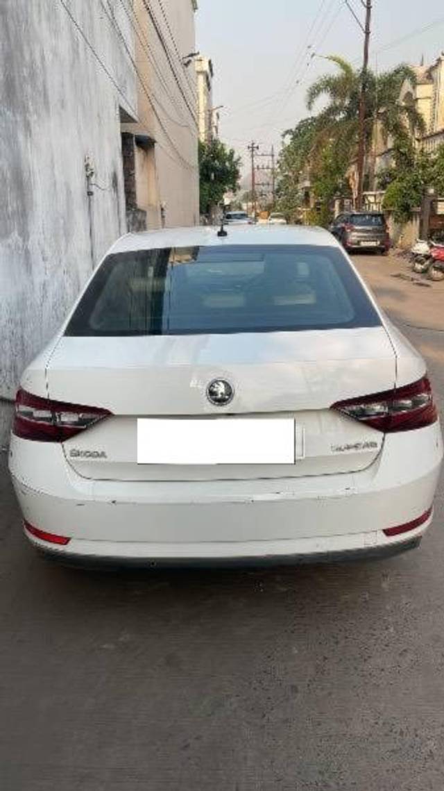 https://images10.gaadi.com/usedcar_image/4615021/original/processed_c9060152-0a4c-42a1-9233-e67d3d476690.jpeg?imwidth=6402