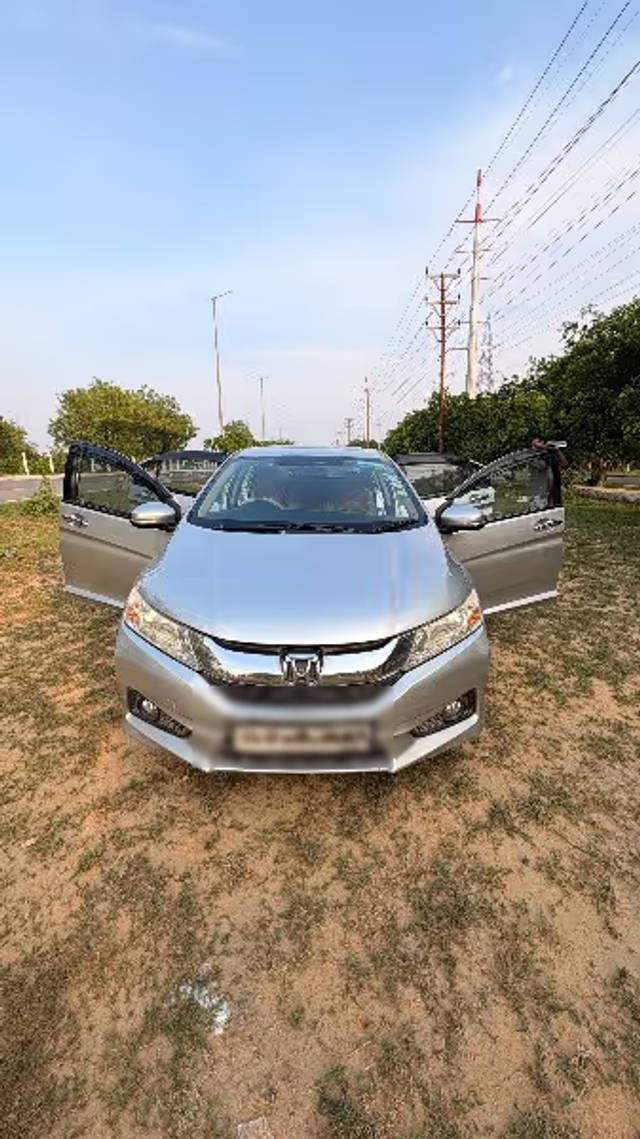 https://images10.gaadi.com/usedcar_image/4615032/original/c1b8b23e-62bf-423c-89af-5b929d8e538f.png?imwidth=6402