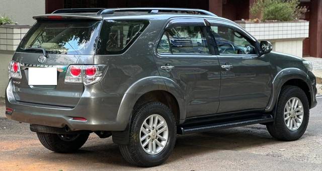 https://images10.gaadi.com/usedcar_image/4615059/original/processed_74e0145a0997c1e3730b94f6dec1cea2.jpg?imwidth=6402