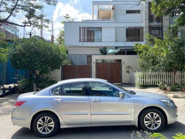 https://images10.gaadi.com/usedcar_image/4615063/original/processed_f5b45602-d247-4c23-8286-5f831a90c047.jpg?imwidth=6400
