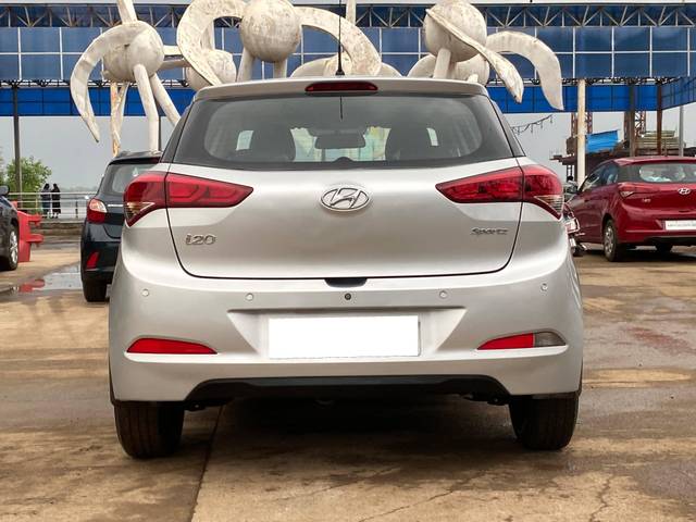 https://images10.gaadi.com/usedcar_image/4615064/original/processed_0b48a3b7fcd3d33c75798a5f203a3af8.jpg?imwidth=6402