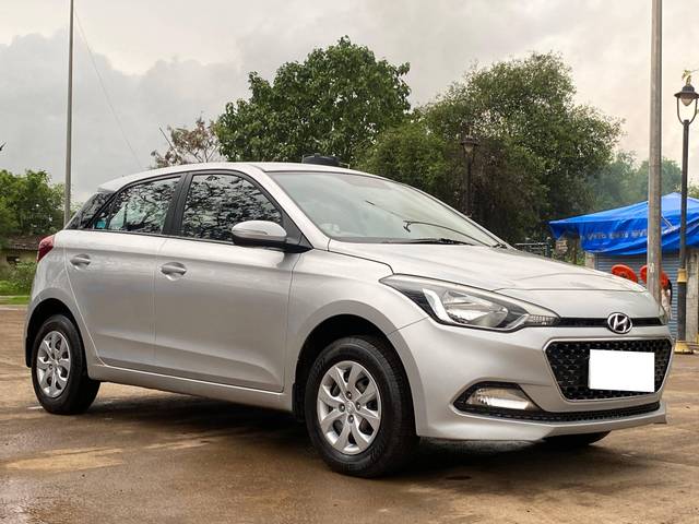https://images10.gaadi.com/usedcar_image/4615064/original/processed_d99a57f95fff8d8f6d9493478b2909b5.jpg?imwidth=6400