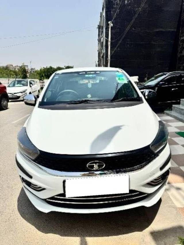 https://images10.gaadi.com/usedcar_image/4615081/original/processed_1567c094-6194-42c0-a4d0-6233906b5b0e.jpeg?imwidth=6400