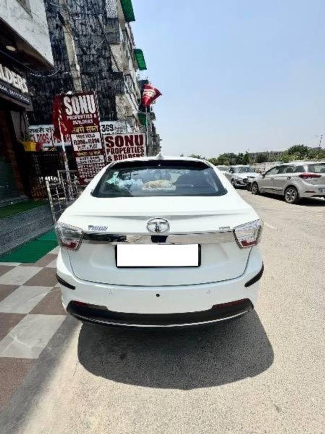 https://images10.gaadi.com/usedcar_image/4615081/original/processed_88dd610b-6071-48a3-b4b7-6c2336e4f4e6.jpeg?imwidth=6401
