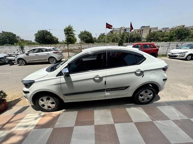 https://images10.gaadi.com/usedcar_image/4615081/original/processed_b891ff96-b7c8-4d61-8c74-09cdc0d1ba01.jpeg?imwidth=6402