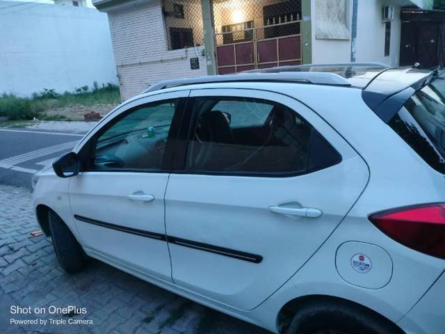 https://images10.gaadi.com/usedcar_image/4615088/original/processed_bf457e82-6535-4278-ad92-1ef0b95cf205.jpg?imwidth=6402