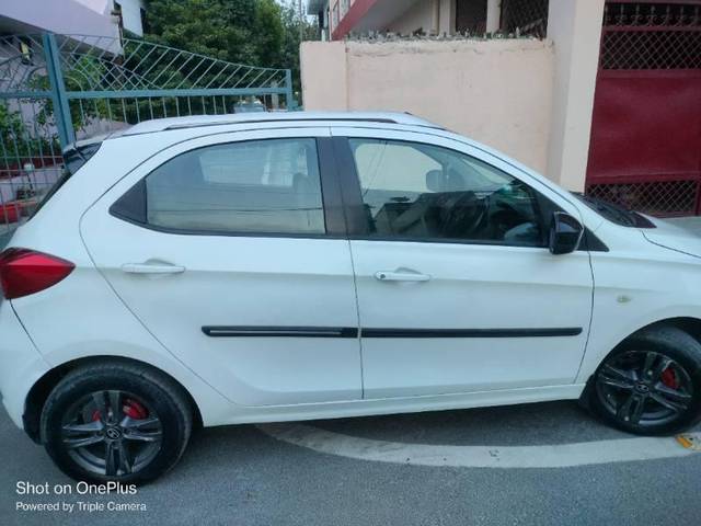https://images10.gaadi.com/usedcar_image/4615088/original/processed_e959e938-131d-4ec6-b949-7fe48c461716.jpg?imwidth=6401