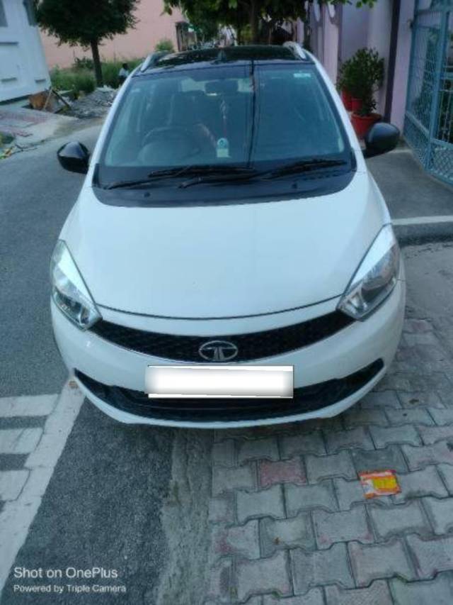 https://images10.gaadi.com/usedcar_image/4615088/original/processed_processed_a2245b07-c565-47c5-9468-d897a9510fdb.jpg?imwidth=6400