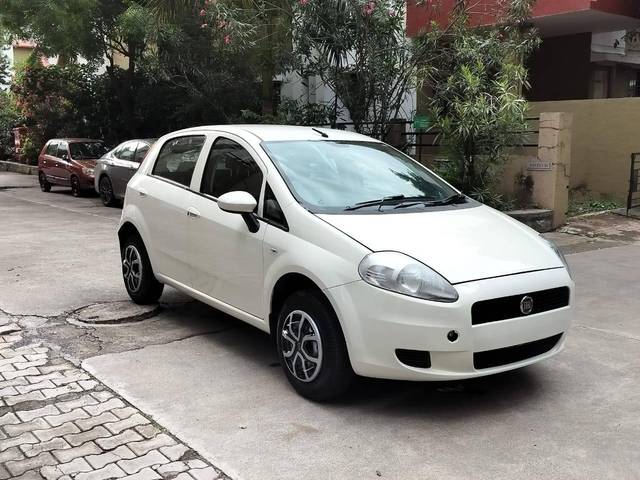https://images10.gaadi.com/usedcar_image/4615099/original/processed_c9146001b706ebc97e5fdb9675679c6f.jpg?imwidth=6400