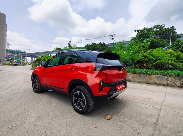 https://images10.gaadi.com/usedcar_image/4615112/original/374284127e576de434933596a27e558c.jpg?imwidth=6402