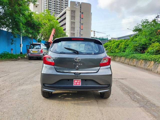 https://images10.gaadi.com/usedcar_image/4615116/original/processed_b47dda134ba816f1540828a0edf1c1fb.jpg?imwidth=6401