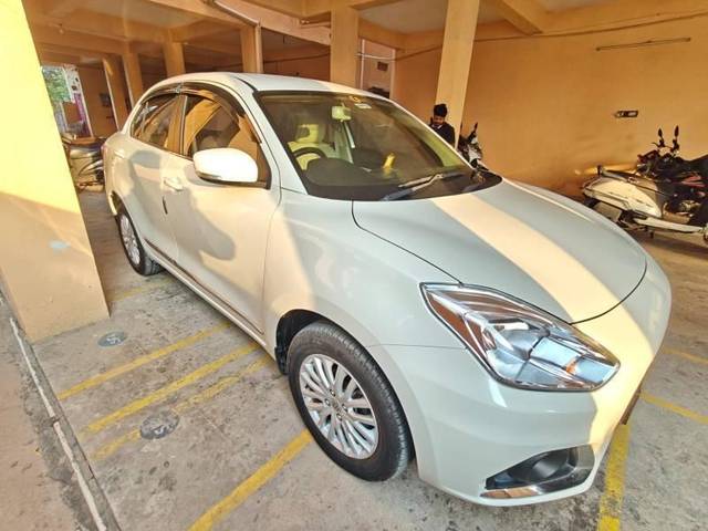 https://images10.gaadi.com/usedcar_image/4615130/original/processed_5ce83f10-53d3-4022-a7a4-95e21f0a386f.jpg?imwidth=6400