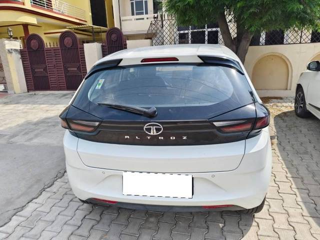 https://images10.gaadi.com/usedcar_image/4615180/original/processed_57c9200e-510c-48cb-84c9-f3f24314dbd6.jpg?imwidth=6401