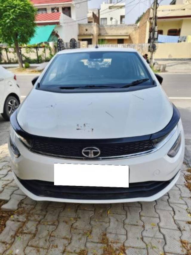 https://images10.gaadi.com/usedcar_image/4615180/original/processed_d2ff2398-5c2c-41b9-b52e-fde29d03d594.jpg?imwidth=6402