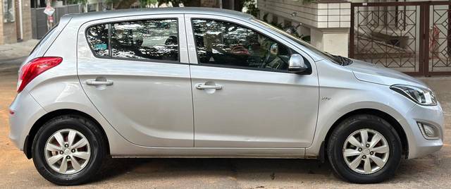 https://images10.gaadi.com/usedcar_image/4615184/original/60a5feb58f4f2b18b9e643a7ba25d493.jpg?imwidth=6401