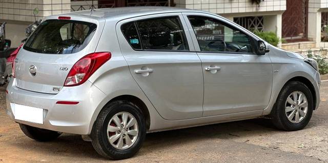 https://images10.gaadi.com/usedcar_image/4615184/original/processed_5bf7fc6c9147b4d0cc7f42d713cc3563.jpg?imwidth=6402