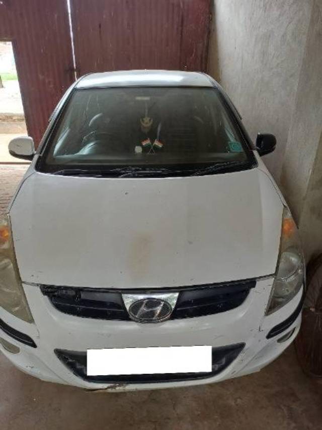 https://images10.gaadi.com/usedcar_image/4615209/original/processed_17548184-95db-4f37-8fbd-8c9648cddf92.jpg?imwidth=6400