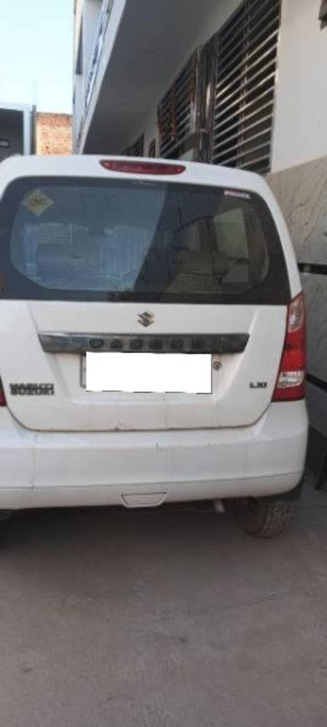 https://images10.gaadi.com/usedcar_image/4615210/original/processed_a1732e5c-71e9-4c69-b20b-949b349e8d88.jpeg?imwidth=6401