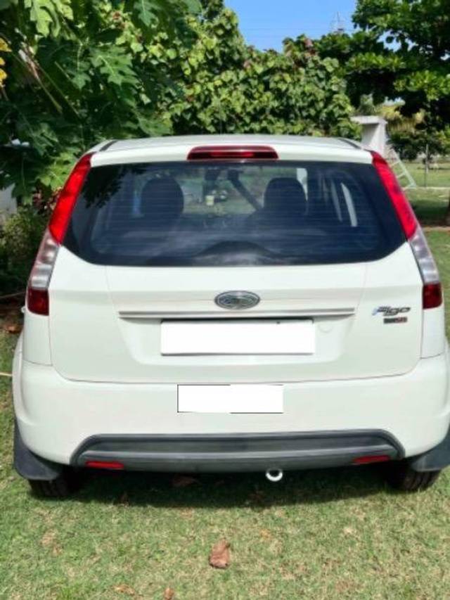 https://images10.gaadi.com/usedcar_image/4615213/original/processed_e749ecfc-7bb6-4008-aa5c-b501a55aacc9.jpg?imwidth=6402