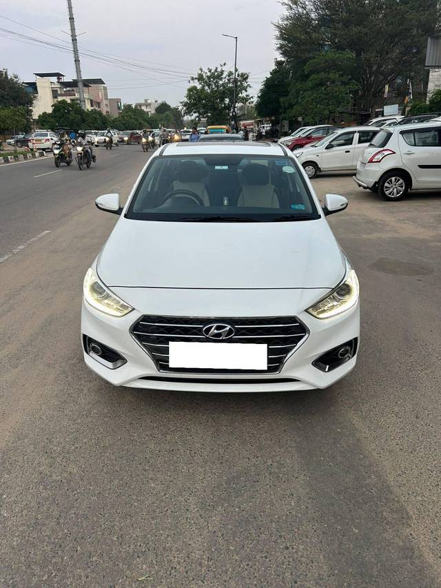 https://images10.gaadi.com/usedcar_image/4615221/original/processed_91cd2d44f15079ca169ba35b32ef2274.jpg?imwidth=6400
