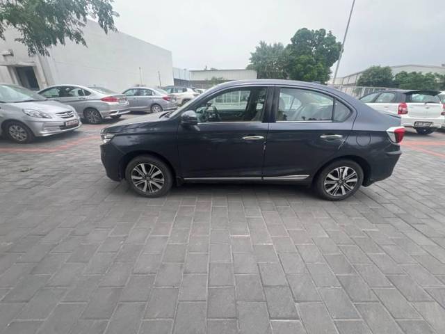 https://images10.gaadi.com/usedcar_image/4615230/original/processed_4ff940d5-6e81-4d0d-81de-493f50b9d962.jpg?imwidth=6401