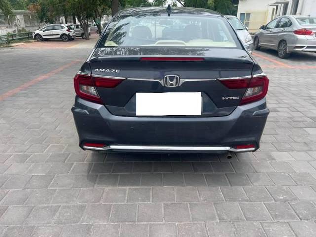 https://images10.gaadi.com/usedcar_image/4615230/original/processed_6d81ab96-a915-4814-b00b-bc48046fd778.jpg?imwidth=6400