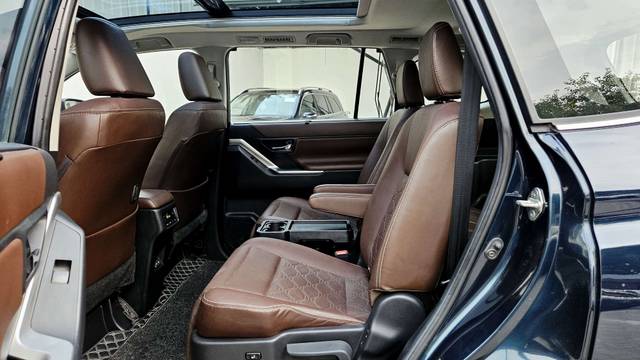https://images10.gaadi.com/usedcar_image/4615231/original/bccf5d1f7ffc0c7c3e938ed786a0f93d.jpeg?imwidth=6402