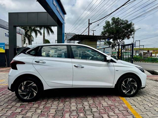 https://images10.gaadi.com/usedcar_image/4615233/original/processed_3fb543de-af68-4d5e-aa24-04e963434a0c.jpg?imwidth=6401