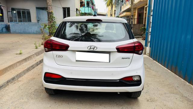 https://images10.gaadi.com/usedcar_image/4615236/original/processed_3bb73415945da2aaa5ca76bc5146d9a7.jpg?imwidth=6402
