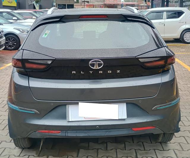 https://images10.gaadi.com/usedcar_image/4615249/original/processed_6e7bad2e-70ba-4b6d-8889-6e06d0b2ef8a.jpg?imwidth=6401