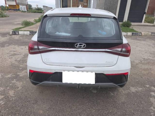 https://images10.gaadi.com/usedcar_image/4615250/original/processed_1a8d6a86-2215-4b73-a2b1-82dfd8bc27ac.jpg?imwidth=6402