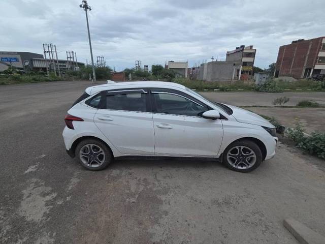 https://images10.gaadi.com/usedcar_image/4615250/original/processed_3af88a60-7c11-45e0-9995-188c2ca0e12a.jpg?imwidth=6401