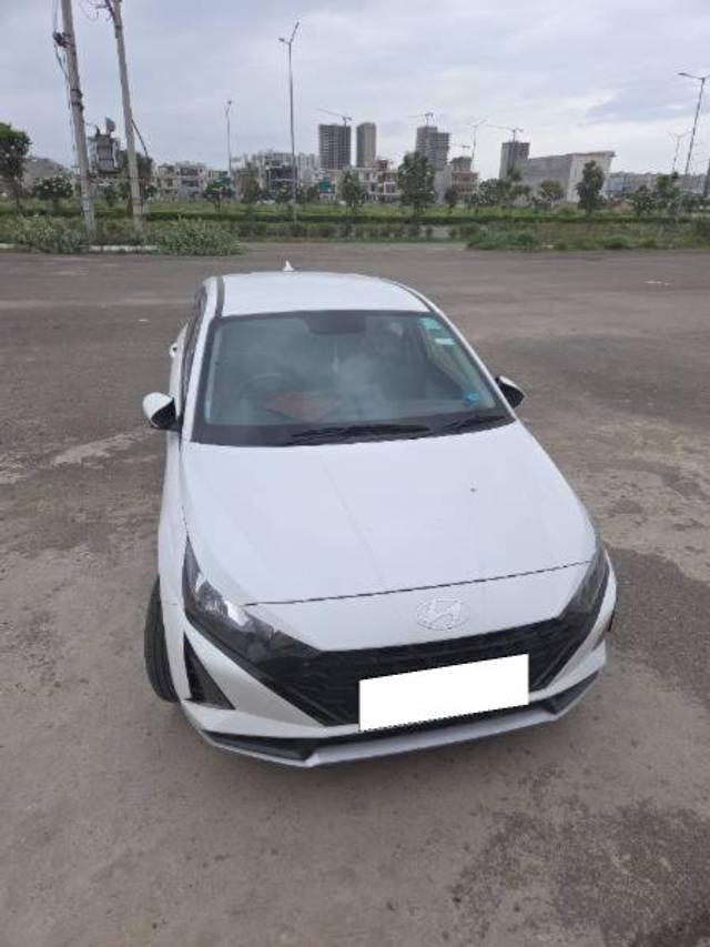 https://images10.gaadi.com/usedcar_image/4615250/original/processed_fc6cf1c0-46be-4b1c-9e77-b83b9182d2f4.jpg?imwidth=6400