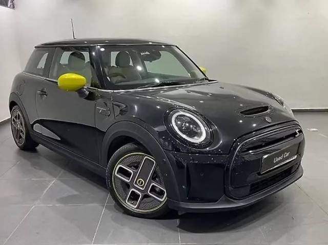 https://images10.gaadi.com/usedcar_image/4615261/original/processed_a9218e22f3017a47265f35ec2422561d.jpg?imwidth=6400